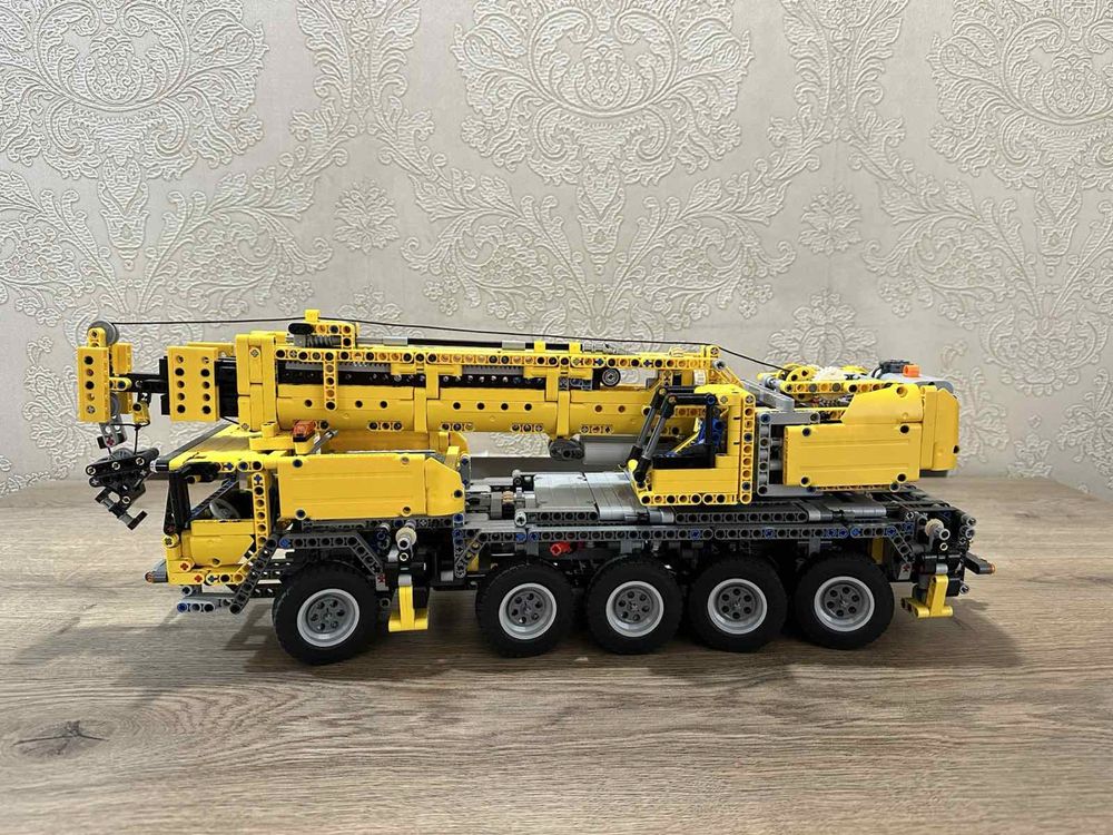 Lego Technic 42009 Мобильный  кран MK II