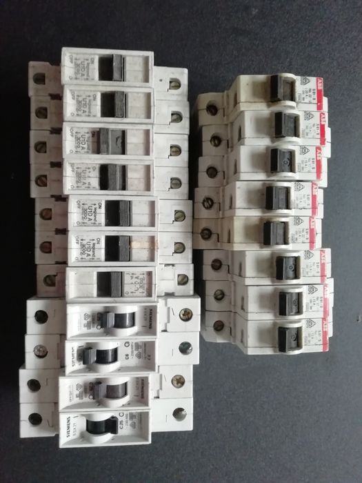 Conjunto de 19 dijuntores