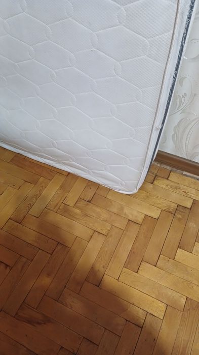 Продается матрац б.у на ліжко.