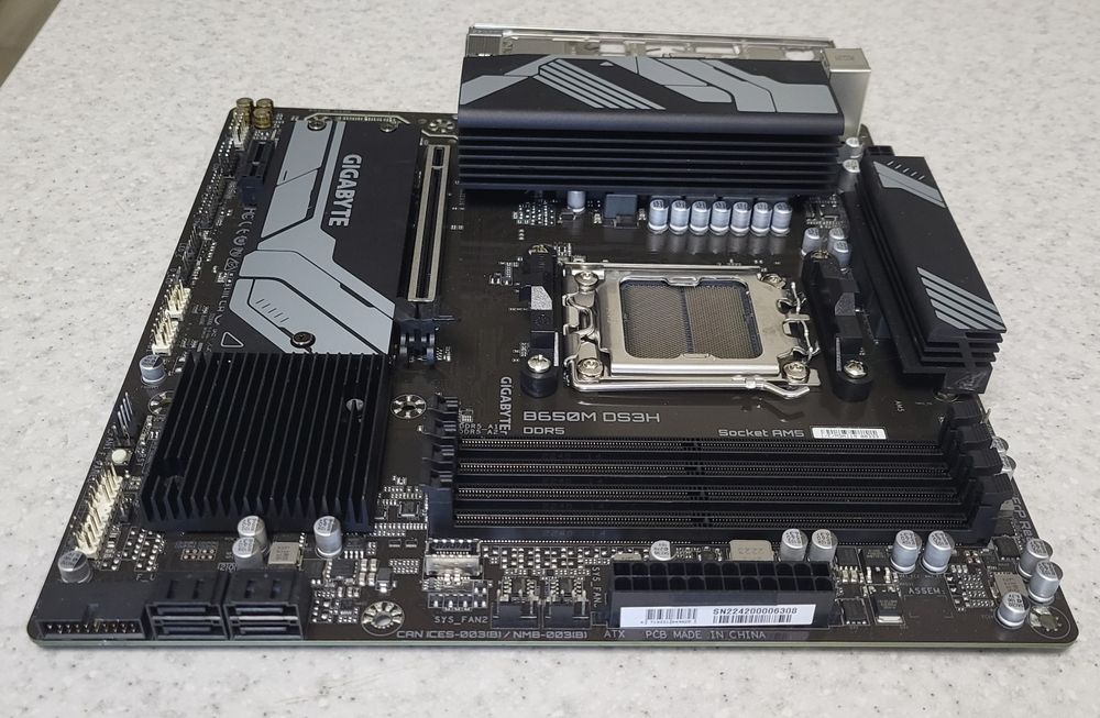 Материнська плата Gigabyte B650M DS3H (sAM5, AMD B650, PCI-Ex16)