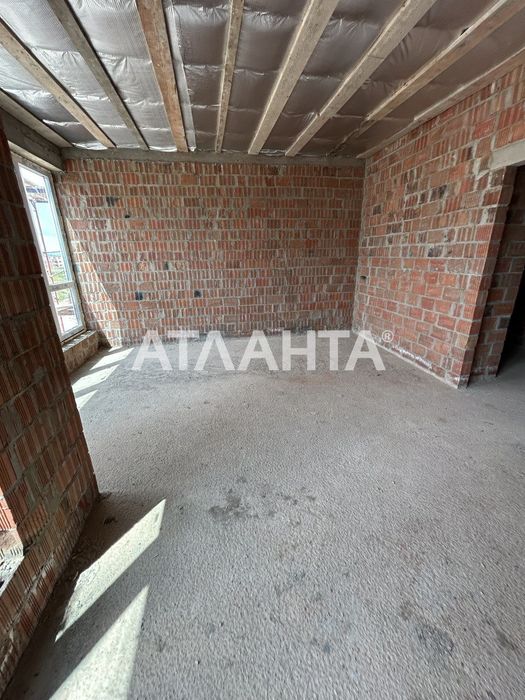 Танхаус зданий+ 2 гаражі з документами