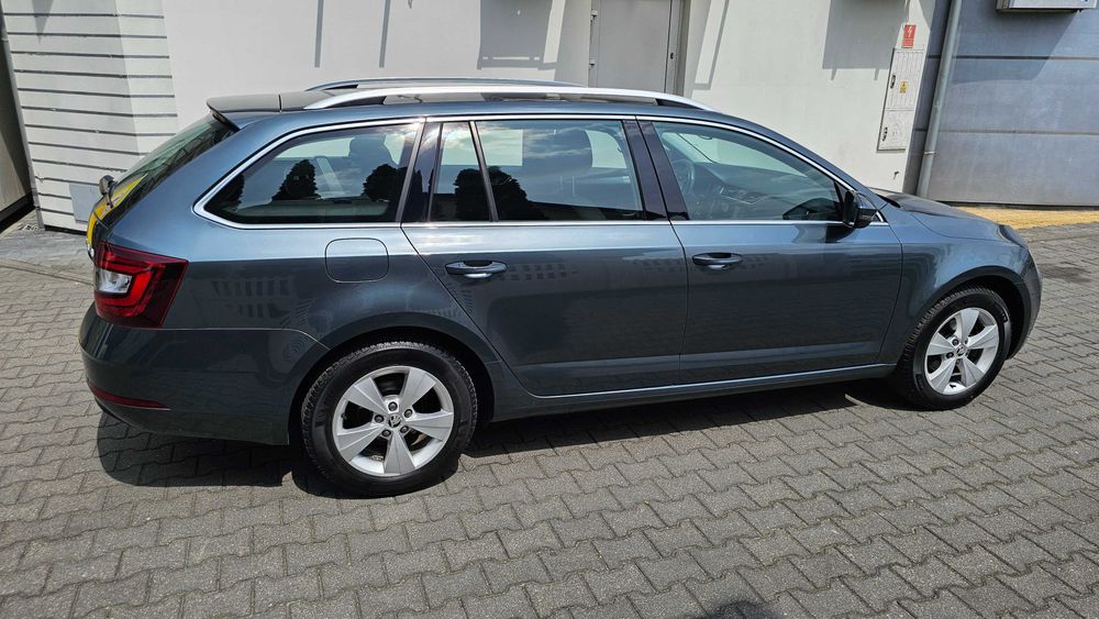 Skoda Octavia 1.6 TDI DSG Ambiente Radar Climatronic ACC Kamera PDC