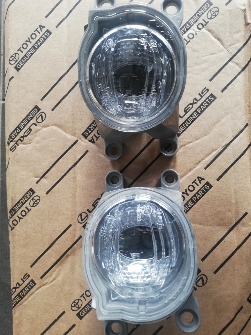 Corolla e21 ramka listwa halogen zderzaka przedniego