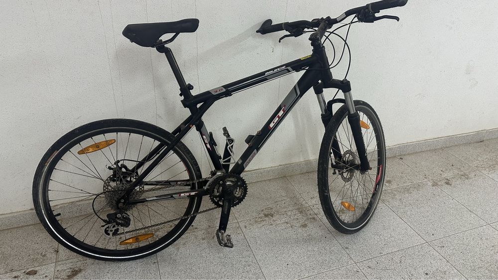 Bicicleta BTT GT Avalanche 3.0