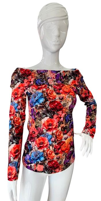 Bluzka z odkrytymi ramionami w kwiaty S uszyta z elastycznej dzianiny