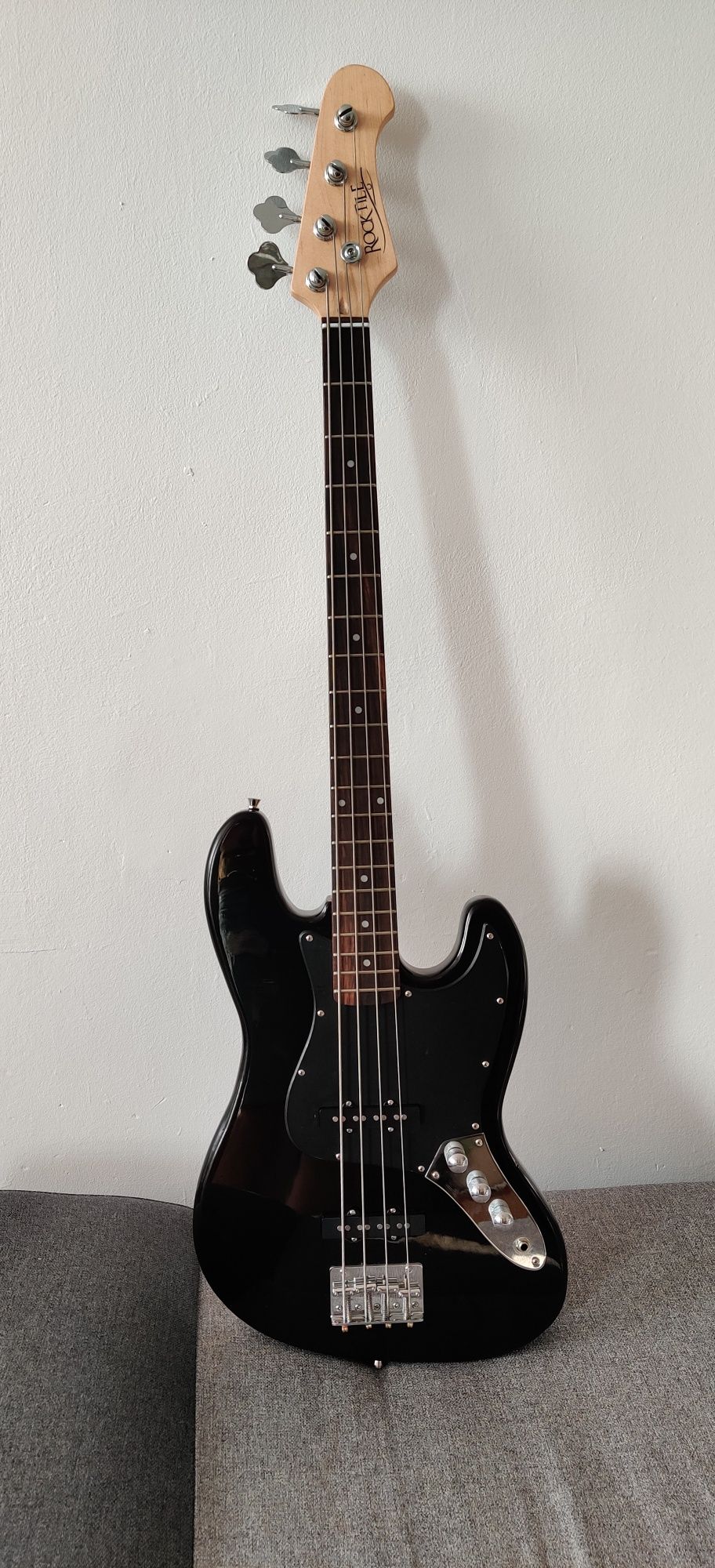 Gitara basowa typu jazz bass