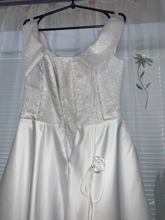 Свадебное  платье