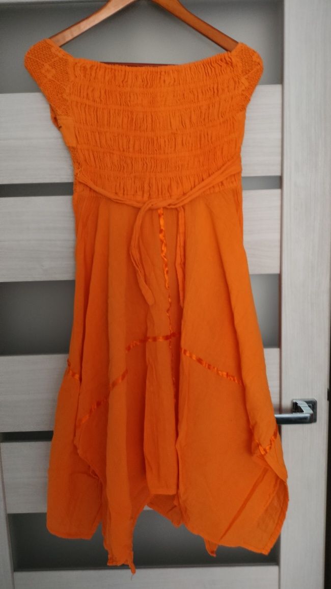 Sprzedam letnią piękną muślunową sukienkę w kolorze orange