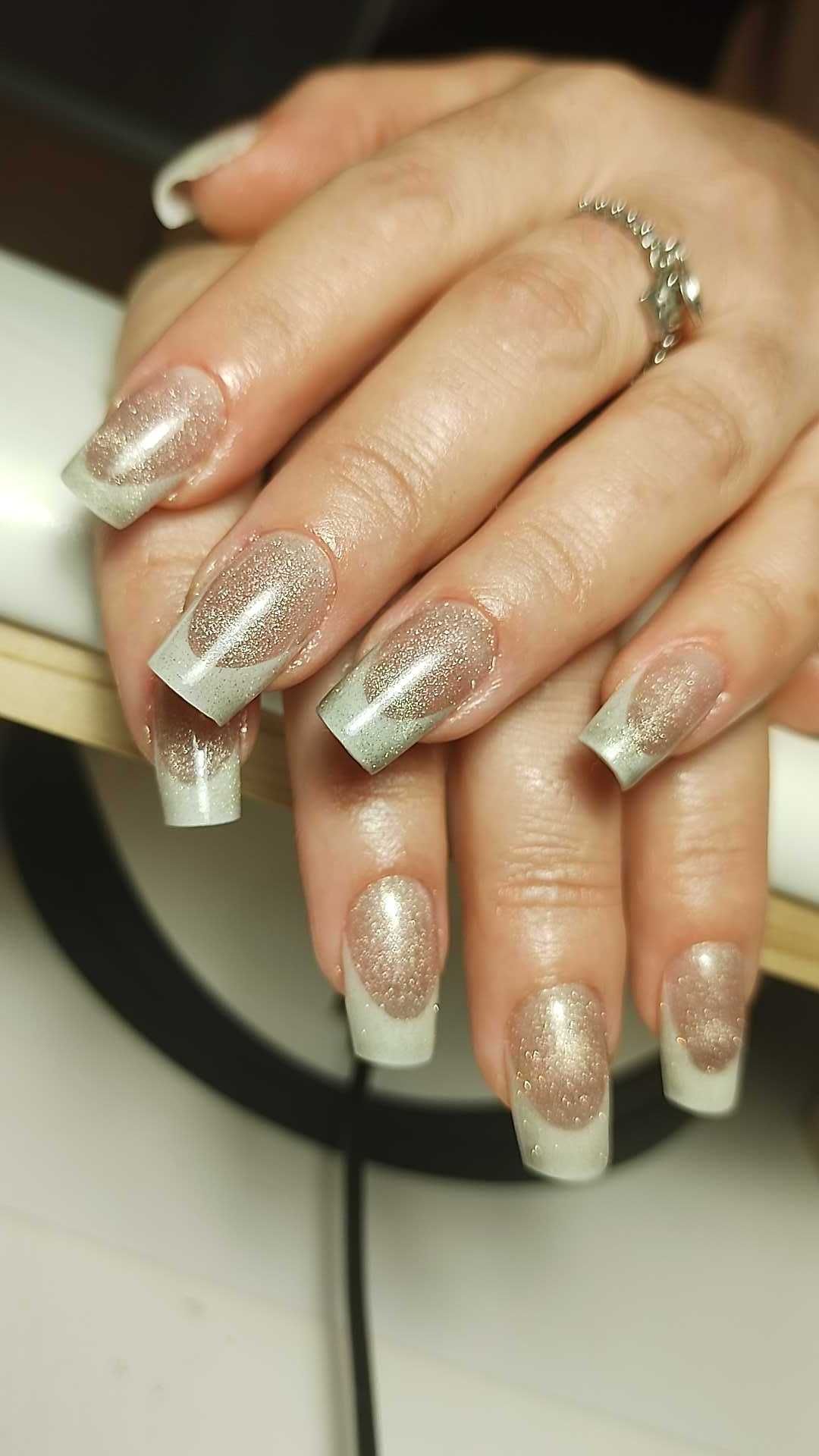 Manicure, przedłużenie paznokci