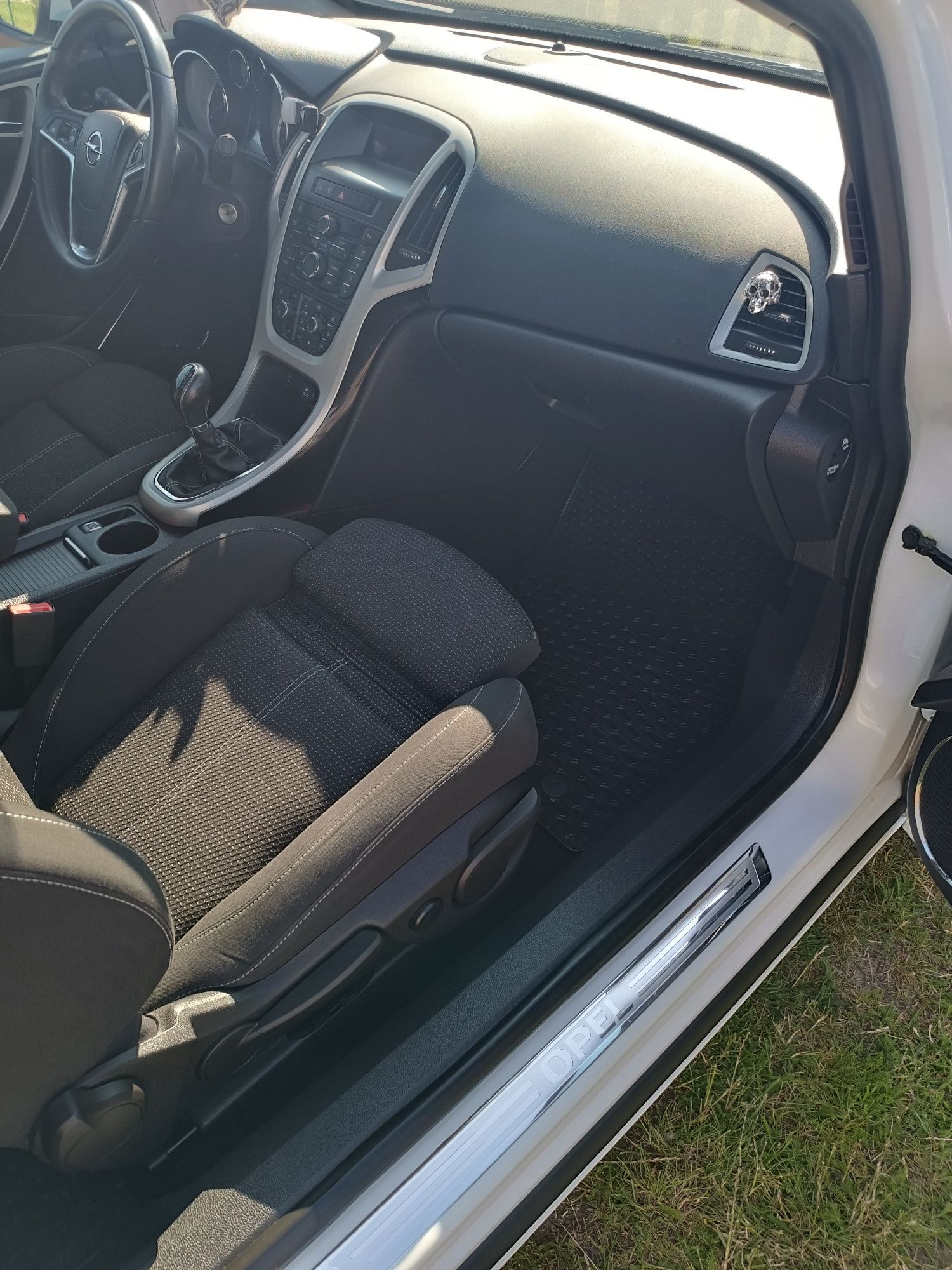 Opel Astra j GTC 1.6 180 KM Innowation Bi-ksenon