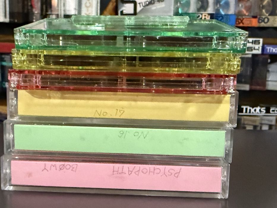 Продам аудио кассеты Maxell FRILL