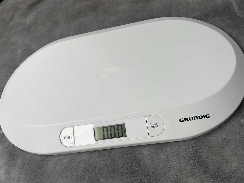 Недорого новые электронные весы  для новорожденных Grundig, до 20 кг