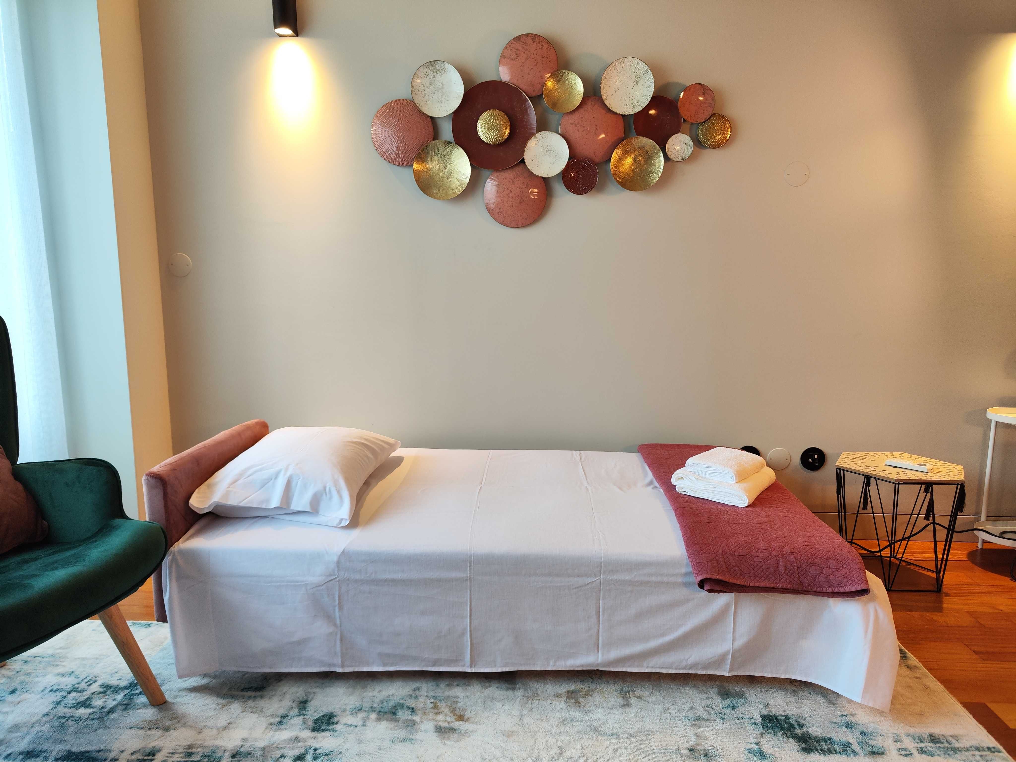Sofá-cama de 3 lugares em veludo rosa