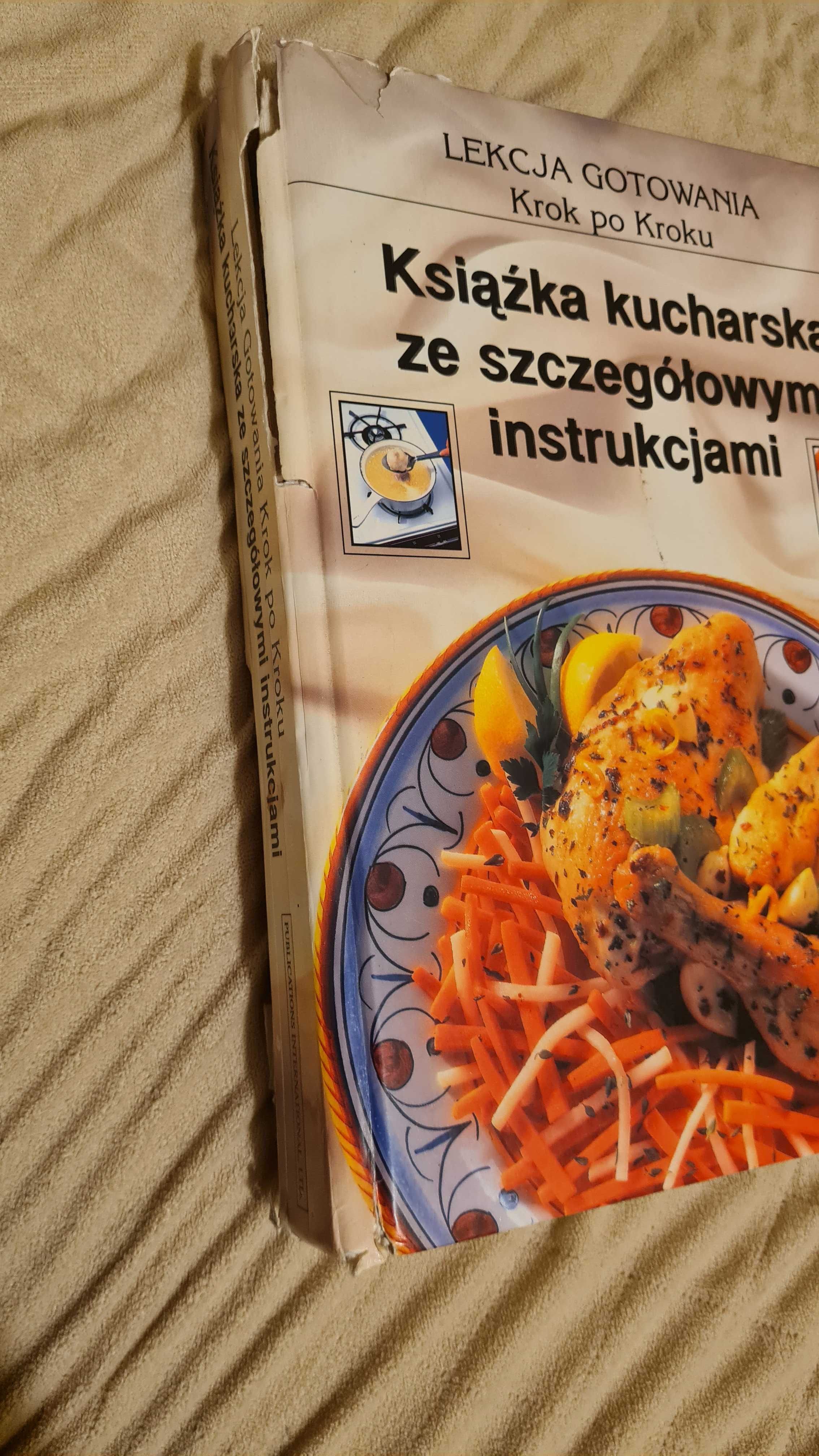 Książka kucharska ze szczegółowymi instrukcjami