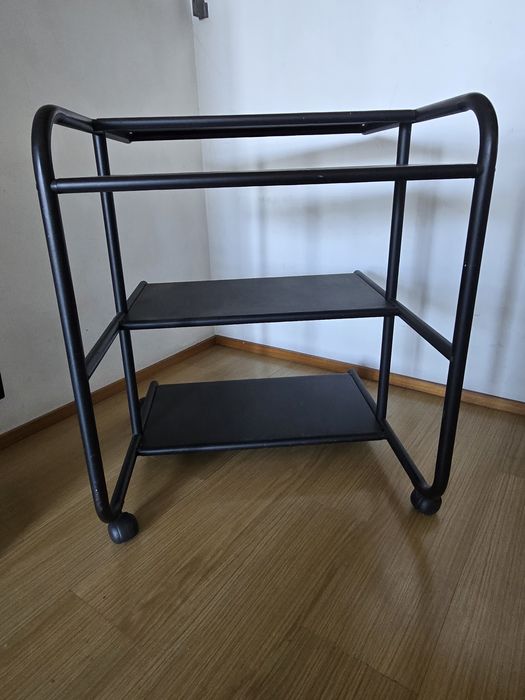 Secretária em metal preta