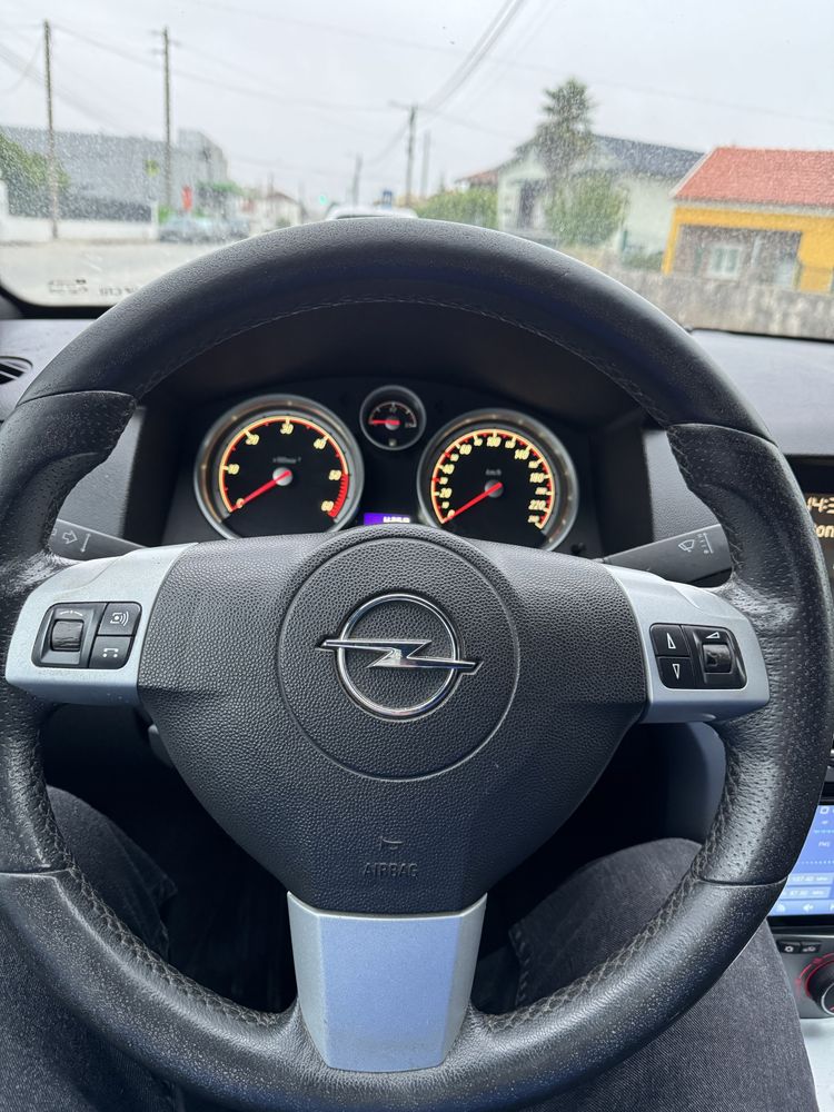 Opel Astra GTC Sport 1.7 OPC