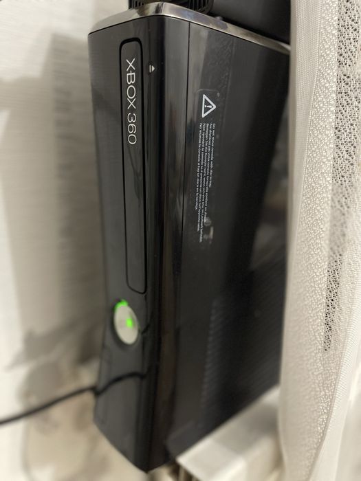 Продам Xbox 360 24 игры