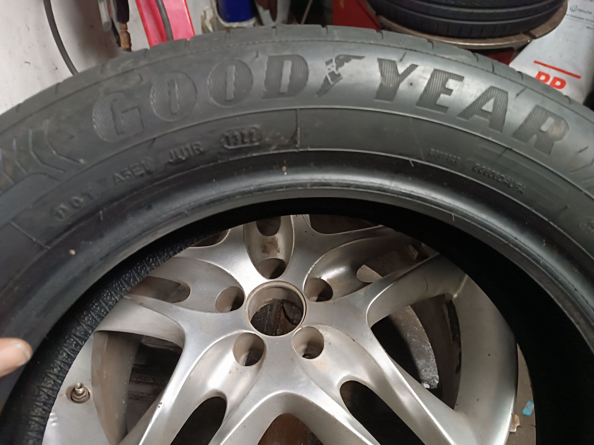 Sprzedam prawie nowe opony Goodyear 205/55 r17