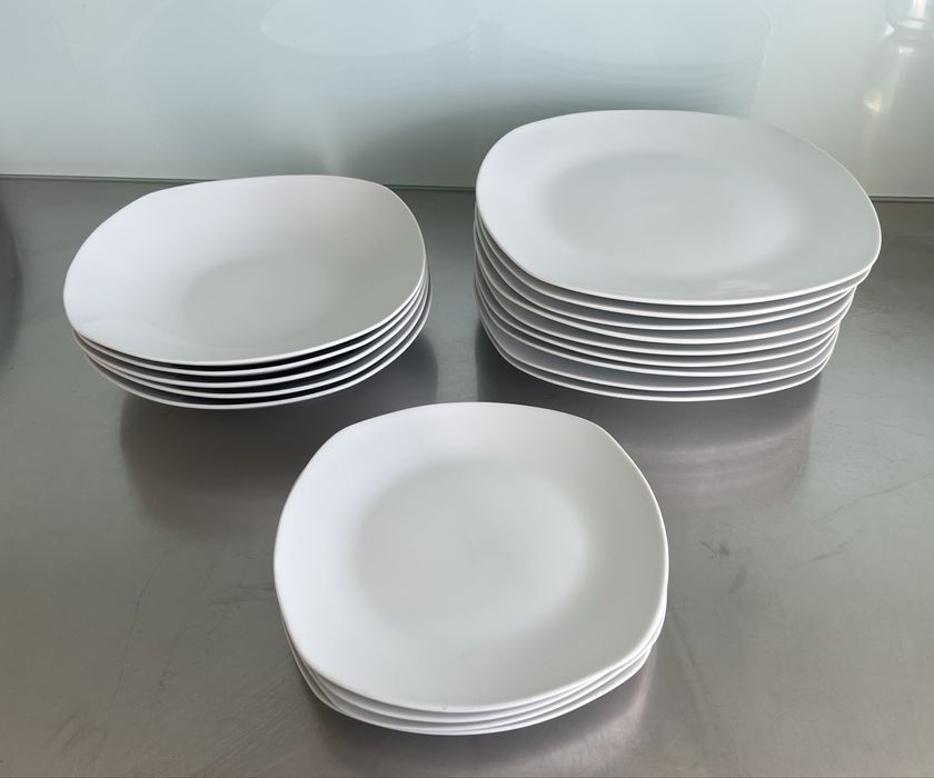 Serviço de pratos branco
