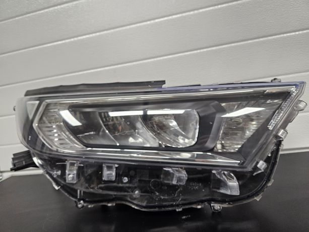 Lampa przednia prawa Toyota Rav 4 (5gen) 2019r.