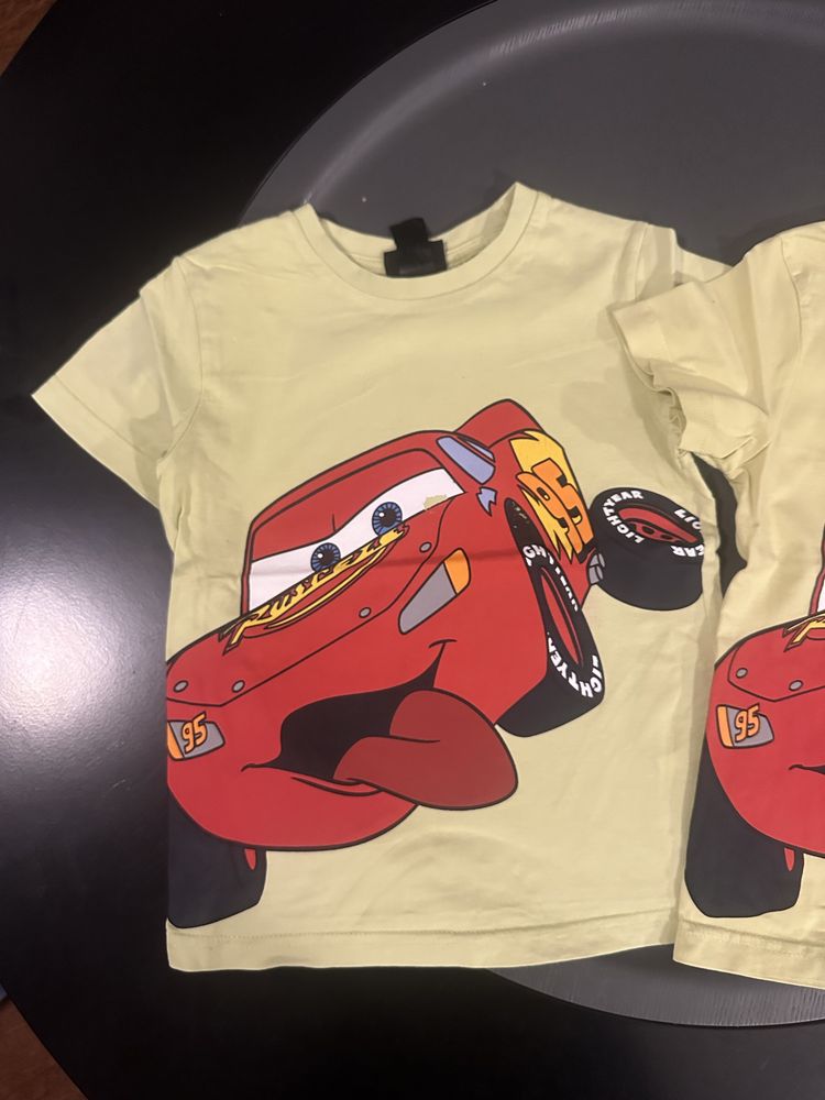 2 T-shirty z McQueen firmy H&M w rozmiarze 110