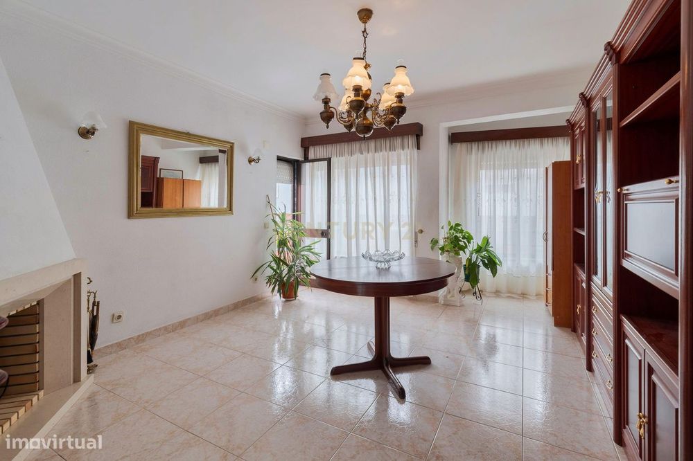 Oportunidade Única em Setúbal! T3 com Enorme Potencial junto à Estação