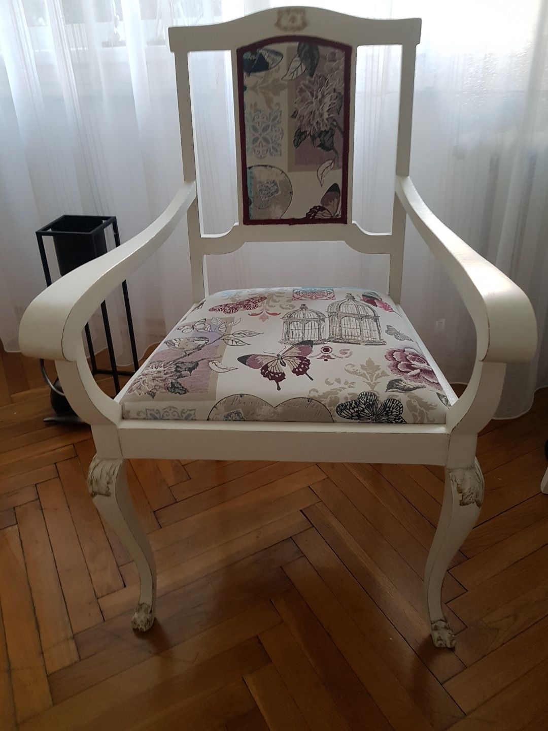 Fotel tapicerowany drewniany