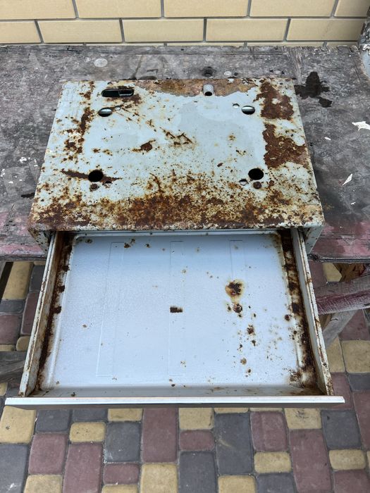 Сейф, ящик для денег, кассовый ящик