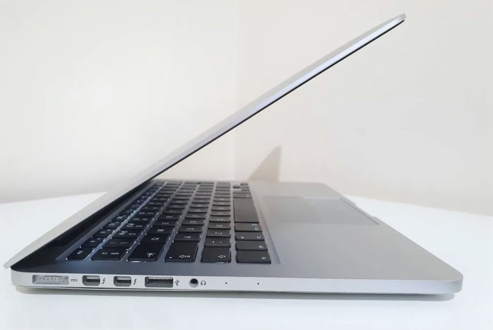 Portátil MacBook Pro retina 13”