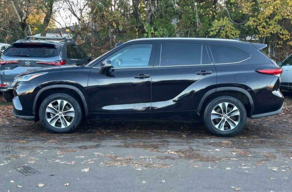 Toyota Highlander XLE      2021