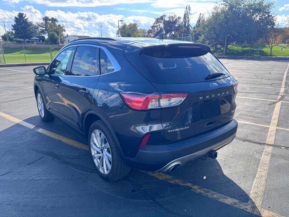 Ford Escape Titanium      2022