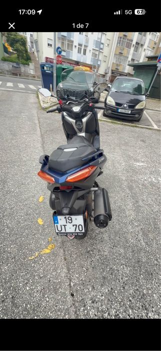 Yamaha xmax 125.