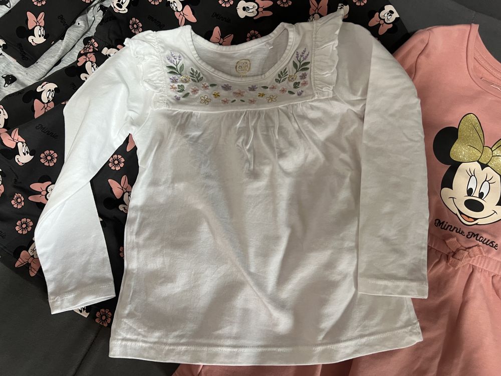 Mini wyprawka dla dziewczynki, sukienki, bluzy r.104