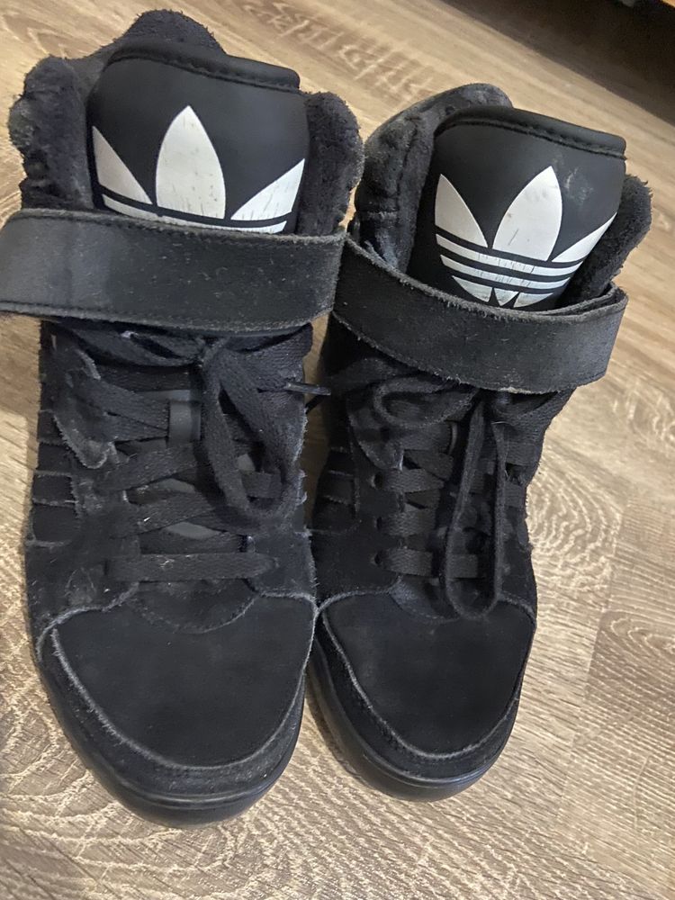Взуття Adidas