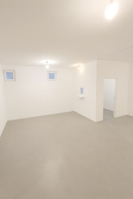 Lokal 62 m. Brutto , F-Vat , Ogrzewany +WC  świeży remont kilka schodk