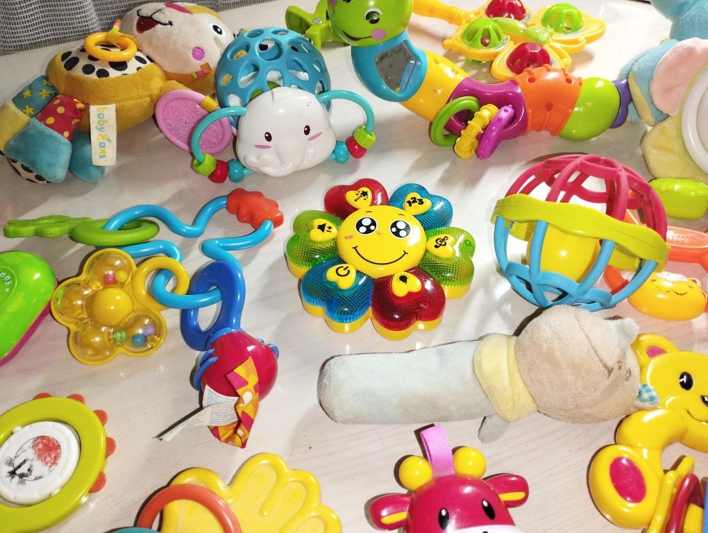 Іграшки для дітей від народження машинки погремушки