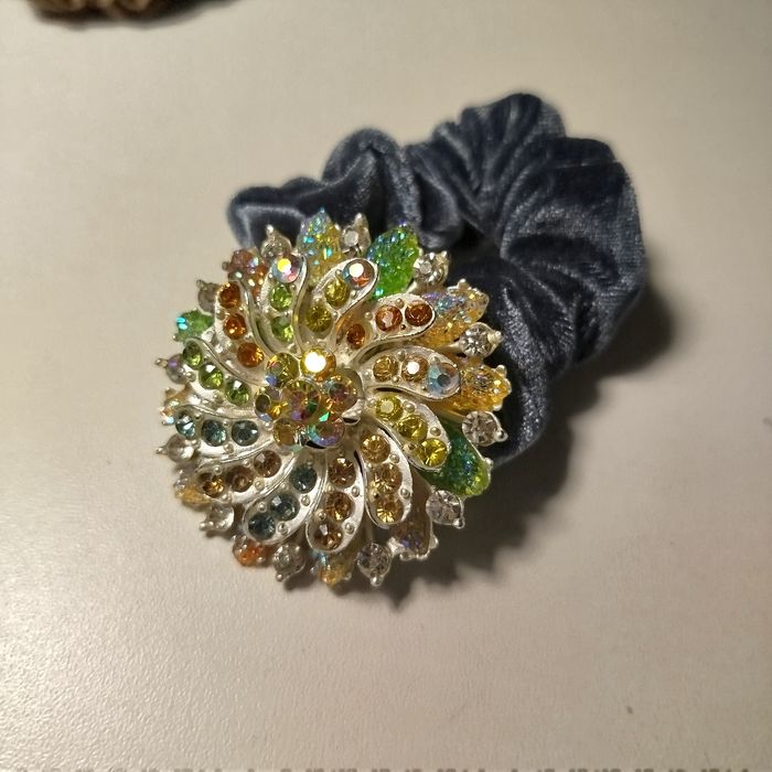 Резинки с украшением/брошью для волос