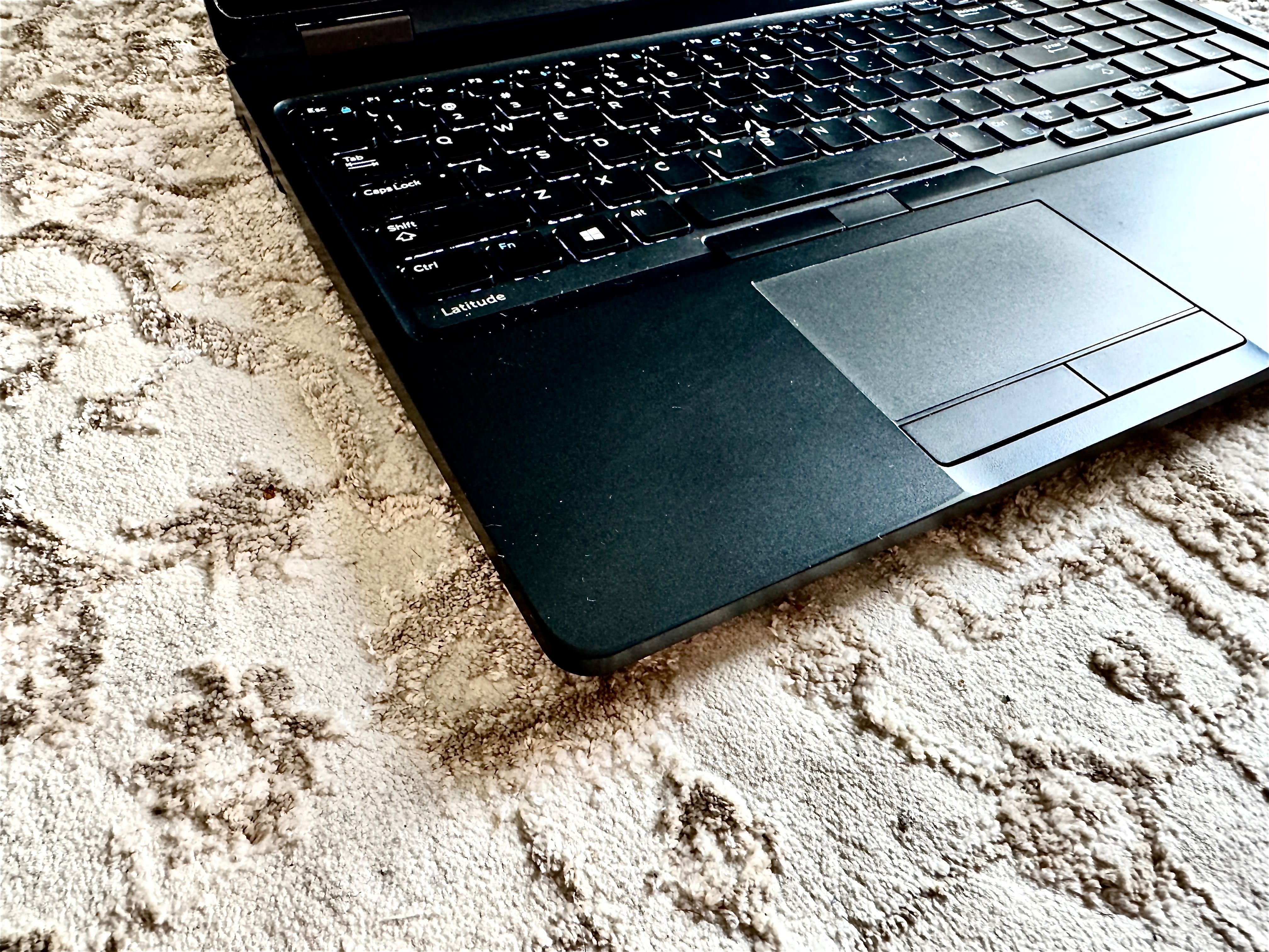 Laptop Dell Core i7 DDR4-8GB Win11 SSD USB-C Podświetl Klawia Notebook