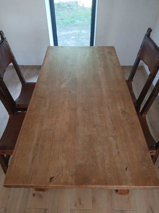 Stół hiszpanski refektarzowy ze skórzanymi krzesłami