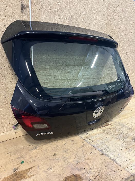 Opel astra j tylna klapa