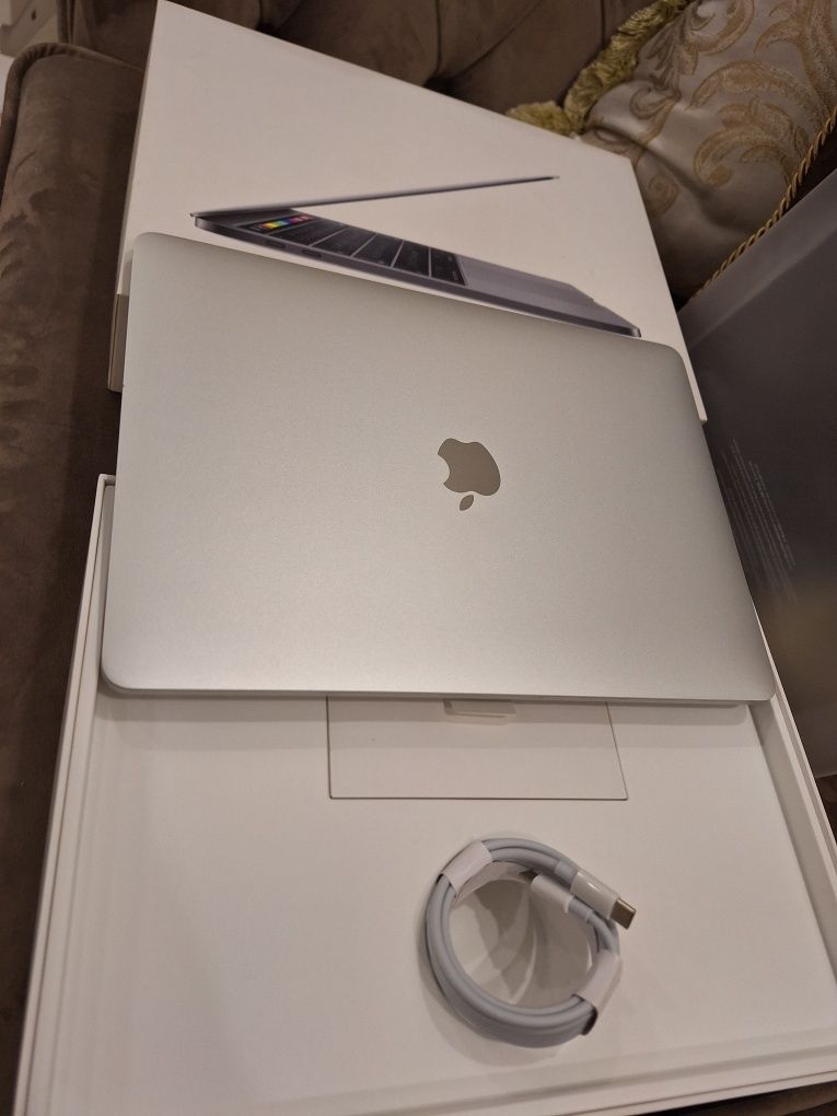 Ідеальний.MacBook Pro 13" Quad Core i5/16/500