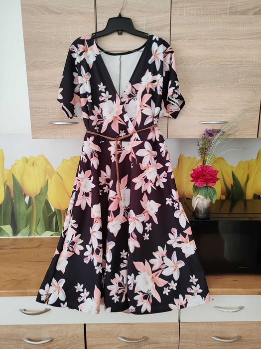 Fajna rozkloszowana sukienka rozmiar ok 46/48 poliester/elastan kwiaty