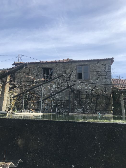 Vendo este Imovel para Restauro