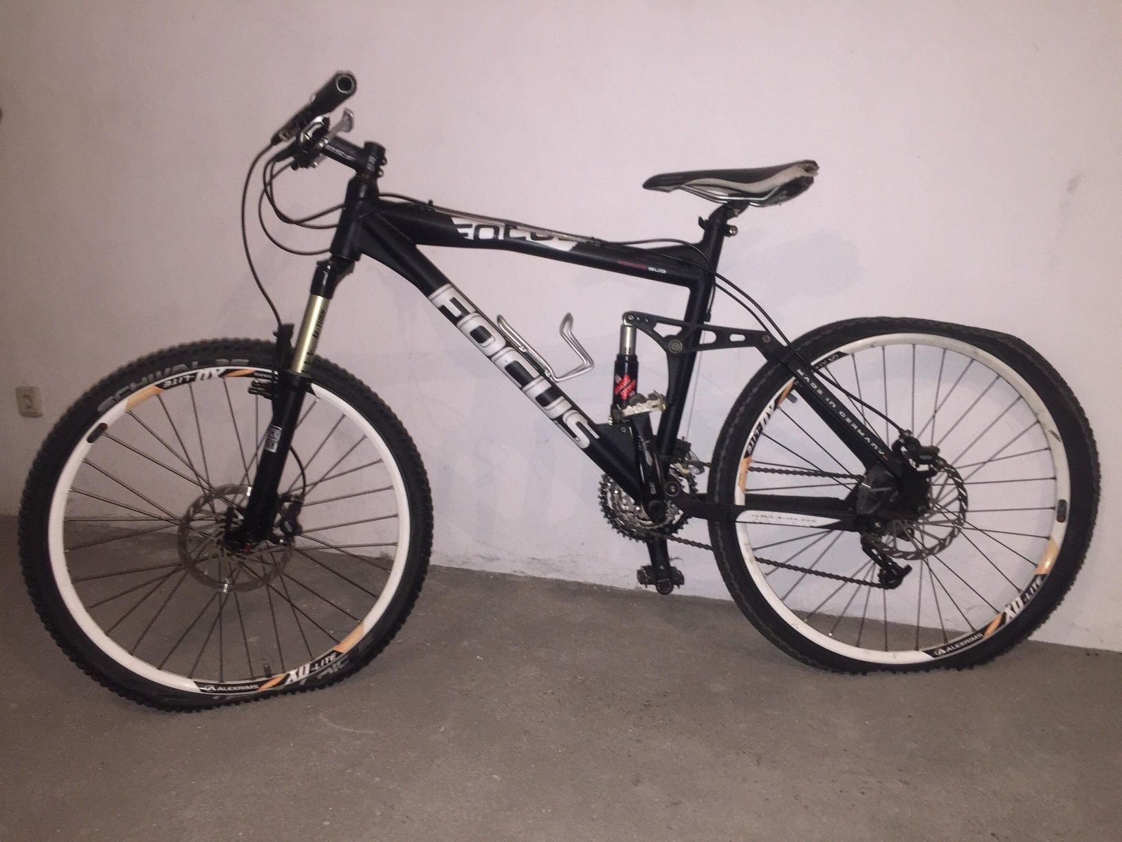 Vendo bike btt ou troco por mobilete 
Focus bud, parada a algum tempo,