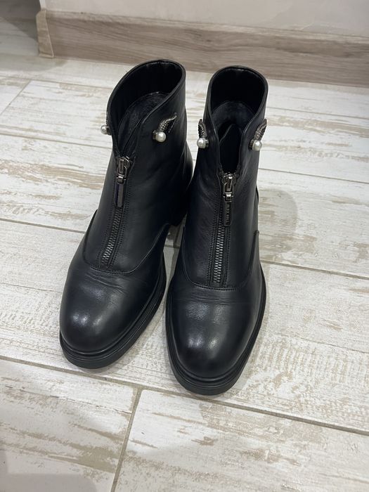 Продам шкіряні жіночі чоботи