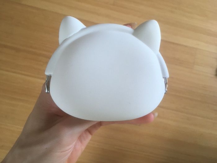 Biała gumowa portmonetka kotek