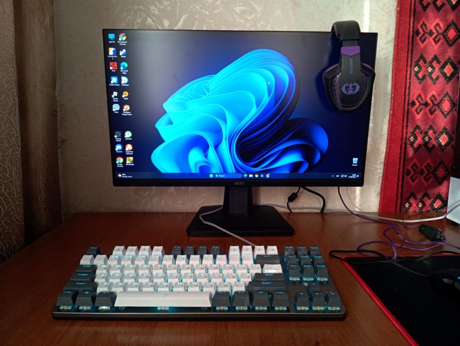 Ігровий набір пк ,монітор, клавіатура, навушники, ігрова миш.