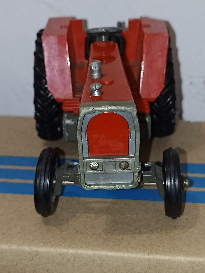 Model Traktor Massey Ferguson 595 Britains LTD 1:32