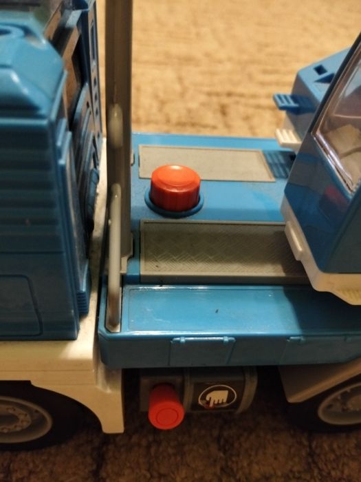 Дитяча вантажівка-кран