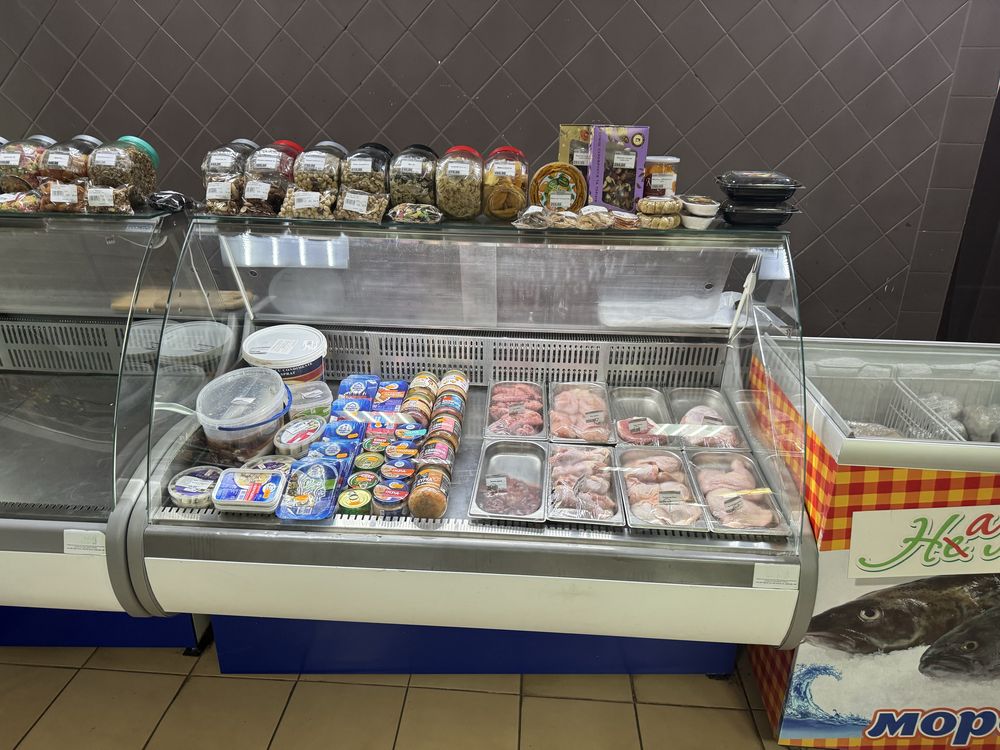 Діючий продуктовий магазин.